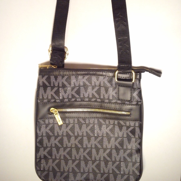 Designer Handbag - Picture 3 of 5